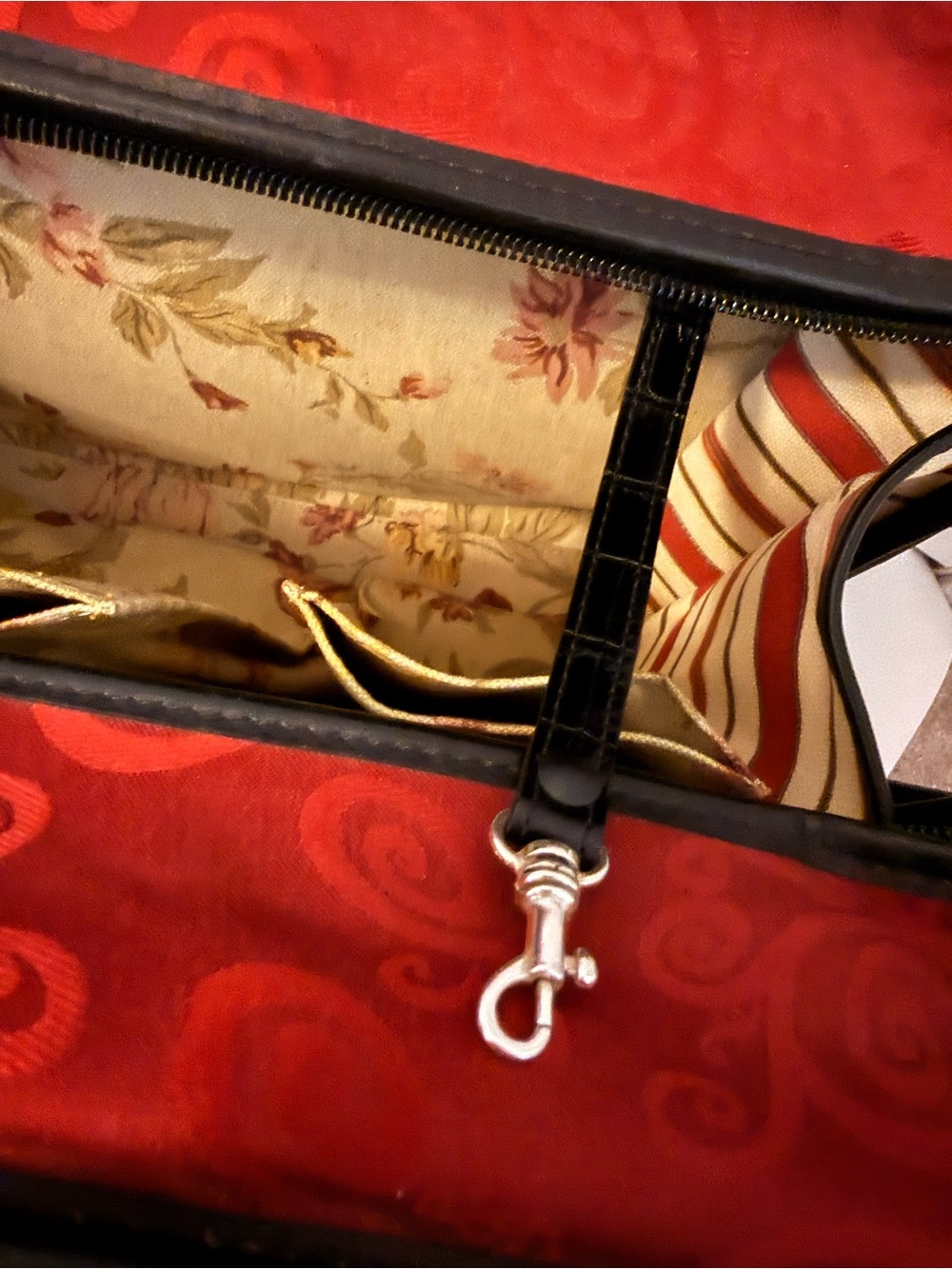 Brighton Ruby Red Jacquard Croc Leather Weekender Travel Bag Carry-On Elegant - Picture 8 of 15